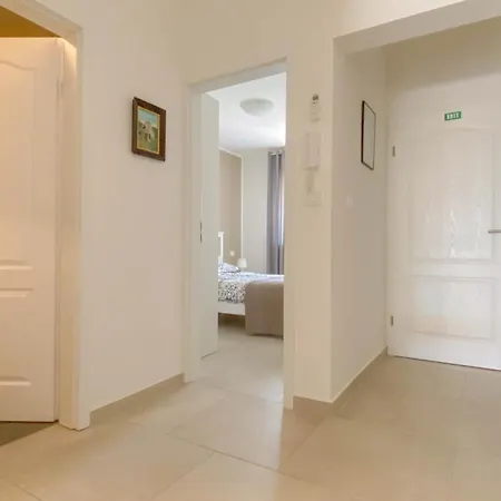 Apartment Dino *